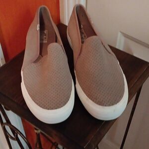 Keds dream foam slip on walking shoe. Size 10